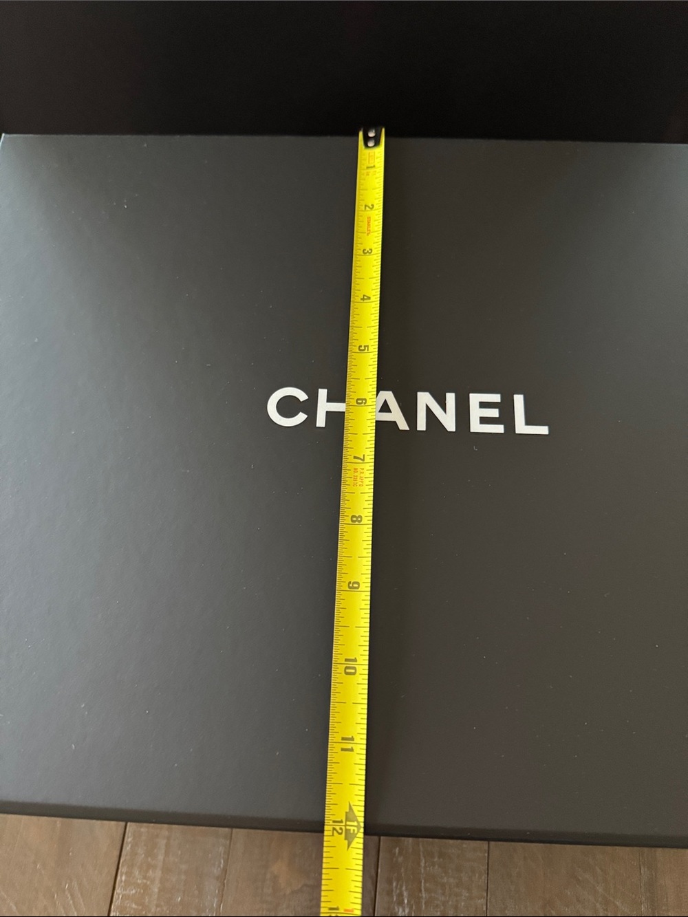 Large CHANEL Black and White Box & Bag Set with 2 Camellia+ receipt holder - Picture 8 of 13